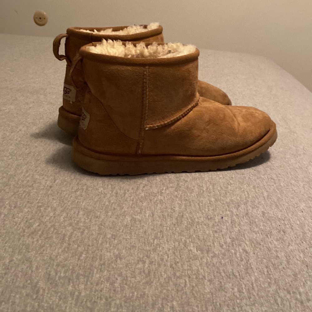 UGG - Picture 2 of 4